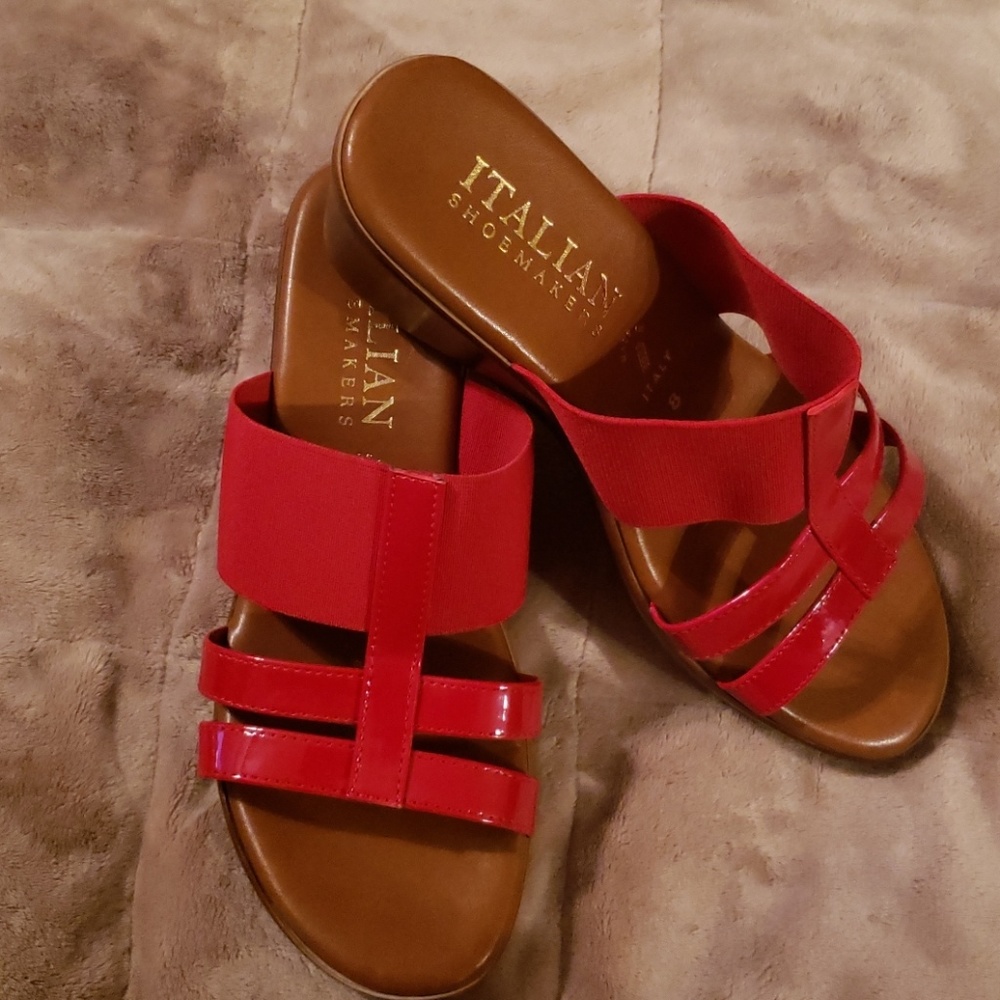 Italian Shoemakers Size 8 Red Slip on Sandal - Picture 2 of 5
